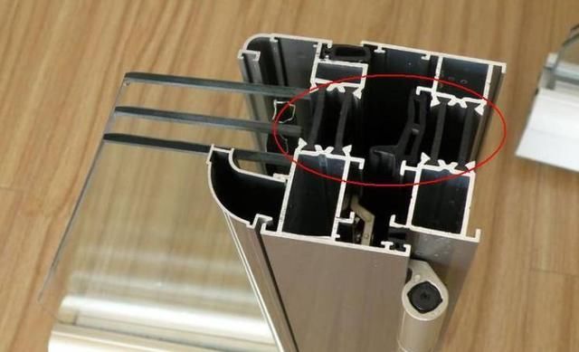 如何區分斷橋鋁門窗的隔熱條是尼龍還是PVC？